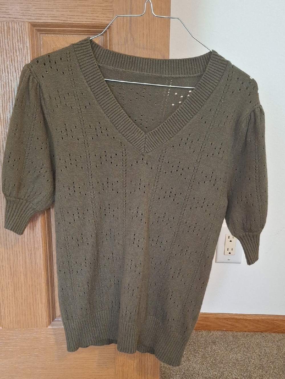 Army Green Short Sleeve V-Neck Knit Sweater